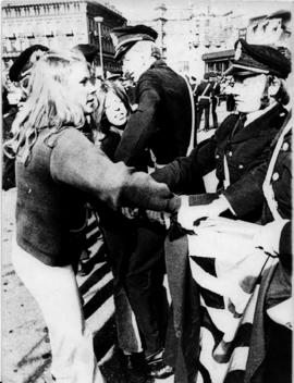 Fotografía de mujer en manifestación