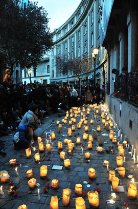 Personas en Londres 38 durante actividad en conmemoración del 11 de septiembre