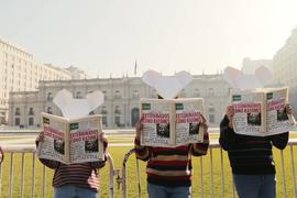 Intervención frente a la Moneda en conmemoración de la Operación Colombo