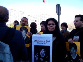 Personas en manifestación para visibilizar el caso de José Huenante