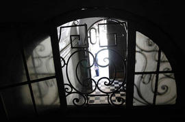 Puerta de entrada desde el interior del inmueble ubicado en Londres 38
