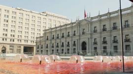 Intervención en La Moneda durante el Día del Detenido Desaparecido