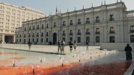 Intervención en La Moneda durante el Día del Detenido Desaparecido