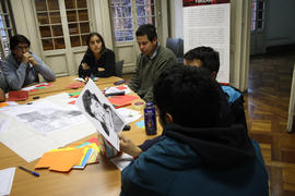 Jóvenes participando del Taller Territorio y Memoria en Londres 38