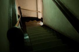 Escalera principal desde segundo piso del inmueble ubicado en Londres 38