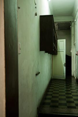 Pasillo interior del primer piso de inmueble ubicado en Londres 38