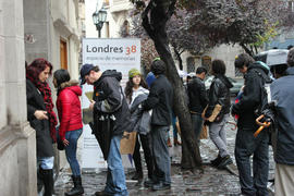 Personas ingresando a Londres 38 durante el Día del Patrimonio 2012