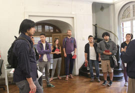 Grupo de personas en visita dialogada en Londres 38