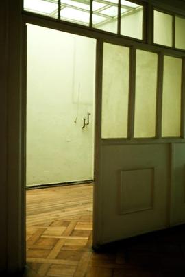 Ingreso a habitación de inmueble ubicado en Londres 38